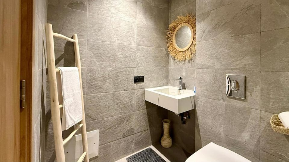 Shower, Toilet, Bathroom, towels
