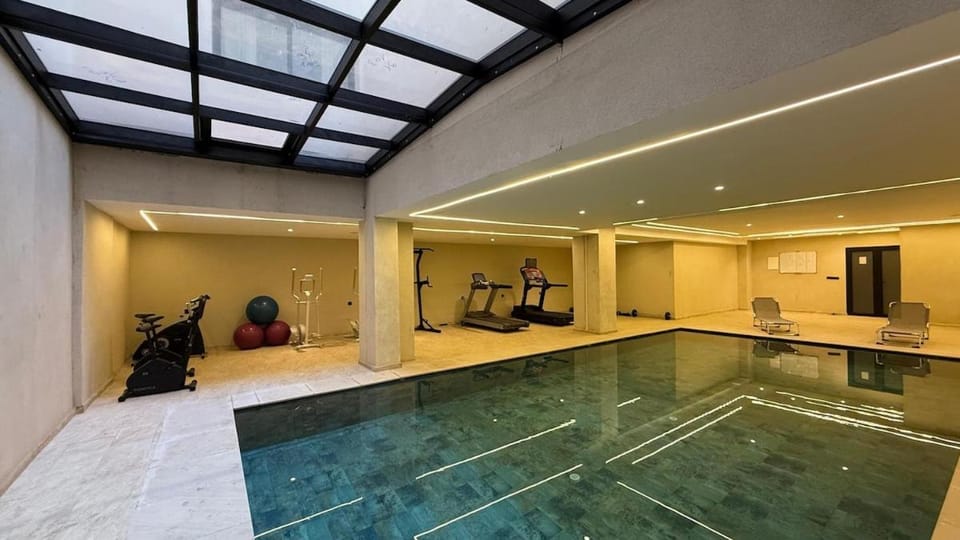 Swimming pool, Swimming pool