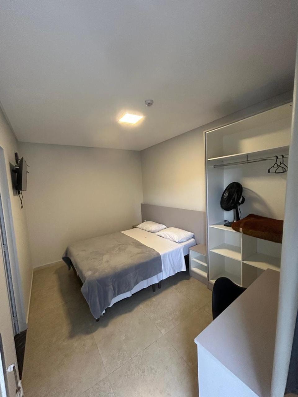 Photo of the whole room, Bedroom