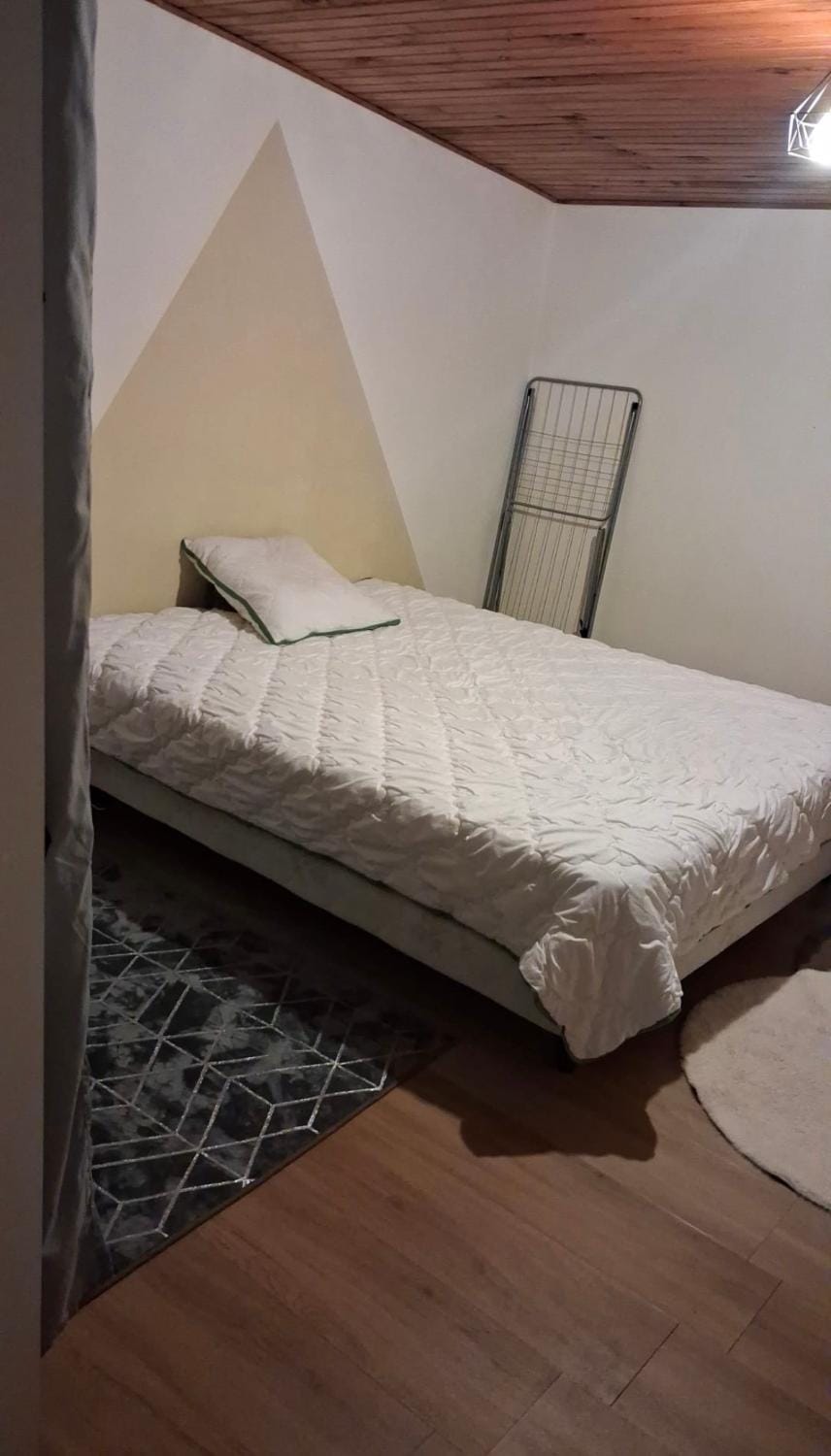 Maison en fond de jardin Apartment in Île-de-France