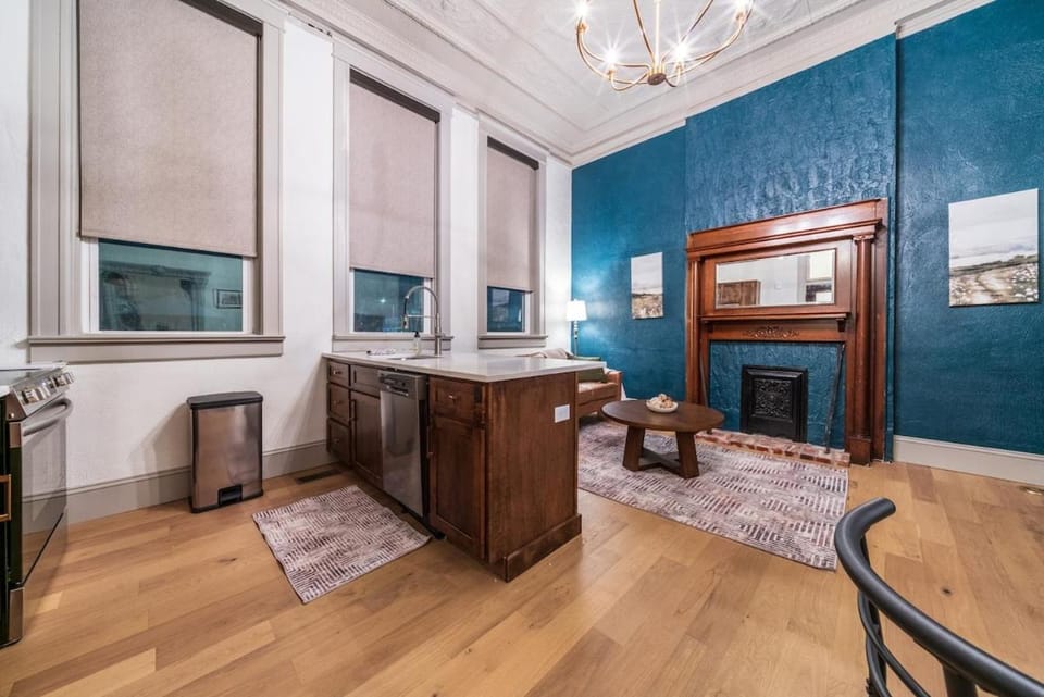 Peacock Suite Apartment in Ozark Mountains