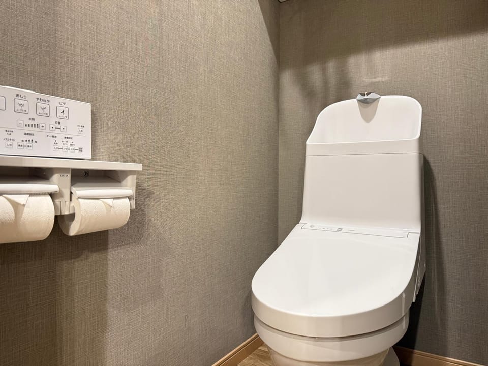 Toilet, bidet