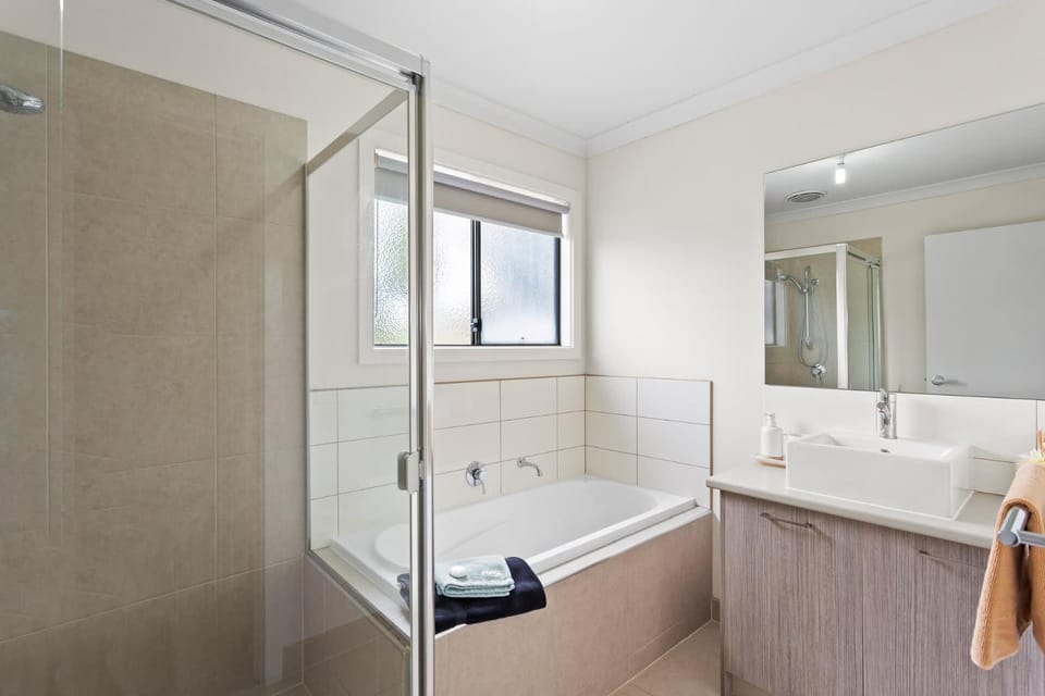 Charming Cowes Townhouse - Private Retreat on Main Street House in Cowes