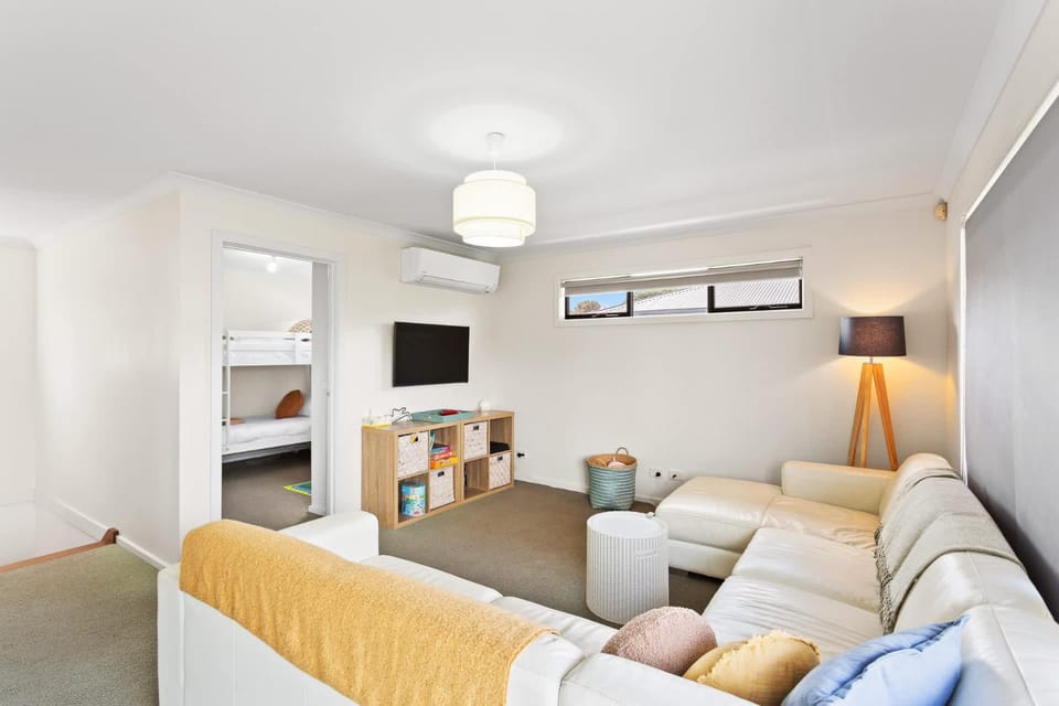 Charming Cowes Townhouse - Private Retreat on Main Street House in Cowes