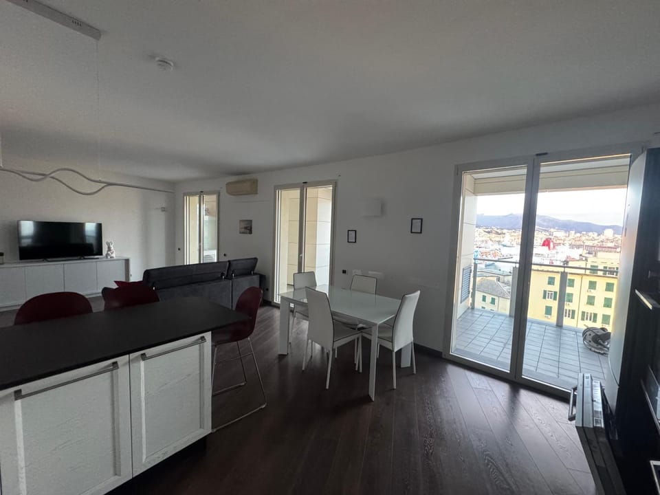 Communal lounge/ TV room, TV and multimedia, View (from property/room), Kitchen or kitchenette, Dining area