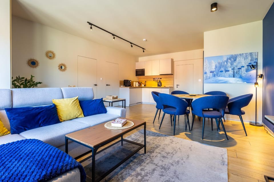 Library, Coffee/tea facilities, Kitchen or kitchenette, Living room, Seating area, Dining area, Entertainment, dishwasher, microwave, stove, stove
