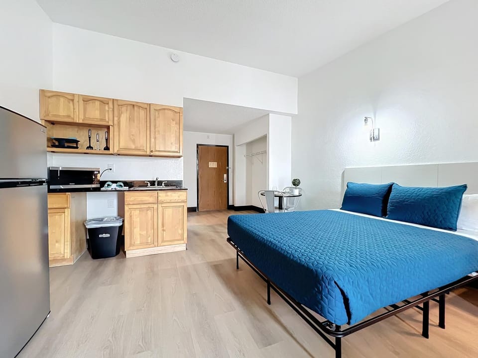 Photo of the whole room, Bedroom