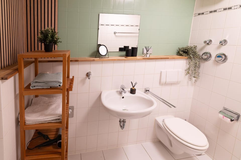 Toilet, Bathroom, towels