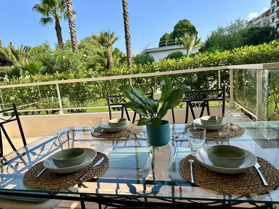 Balcony/Terrace, Dining area, Garden view