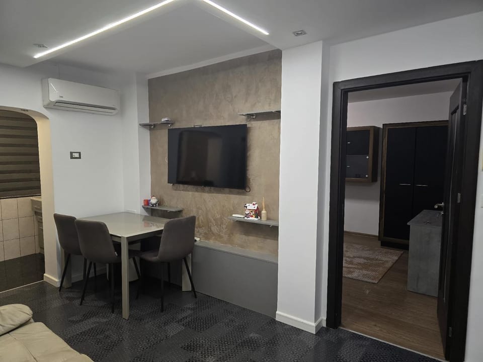 TV and multimedia, Kitchen or kitchenette, Seating area, Dining area, air conditioner