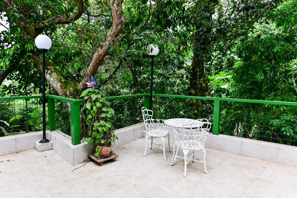 Jubarte Chalés | Conforto à beira da cachoeira Chalet in State of São Paulo
