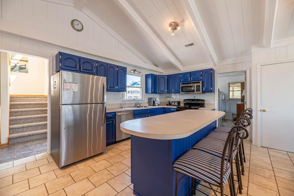 The Sailfish - Duck, Carolina Dunes, 300 Yds to Beach, Sound View, Pool, Hot Tub, Pets OK, Flex Stays House in Duck