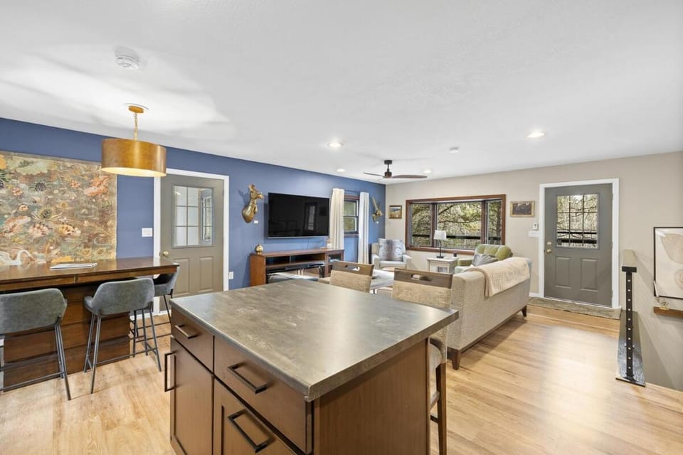 Living room, Dining area