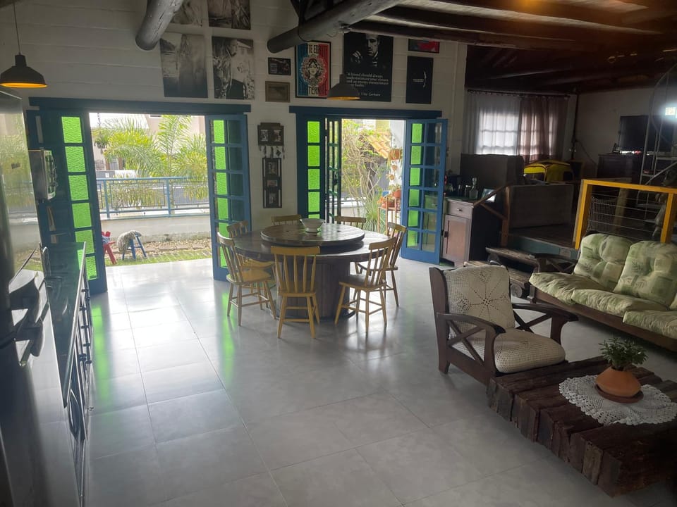 Casa azul perto do centro e caminho das praias agrestes House in Balneário Camboriú