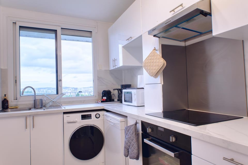 Kitchen or kitchenette, dishwasher, oven, stove, washing machine