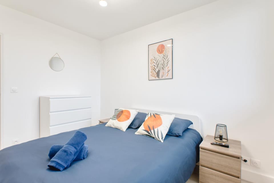 Bed, Bedroom