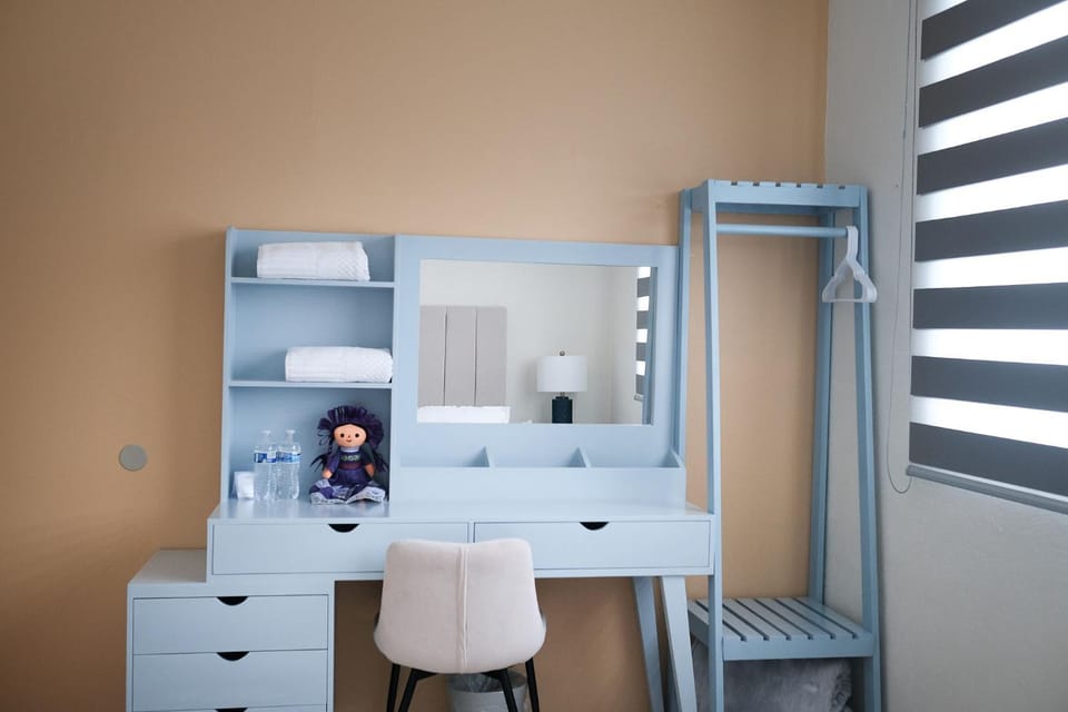 Photo of the whole room, Bedroom