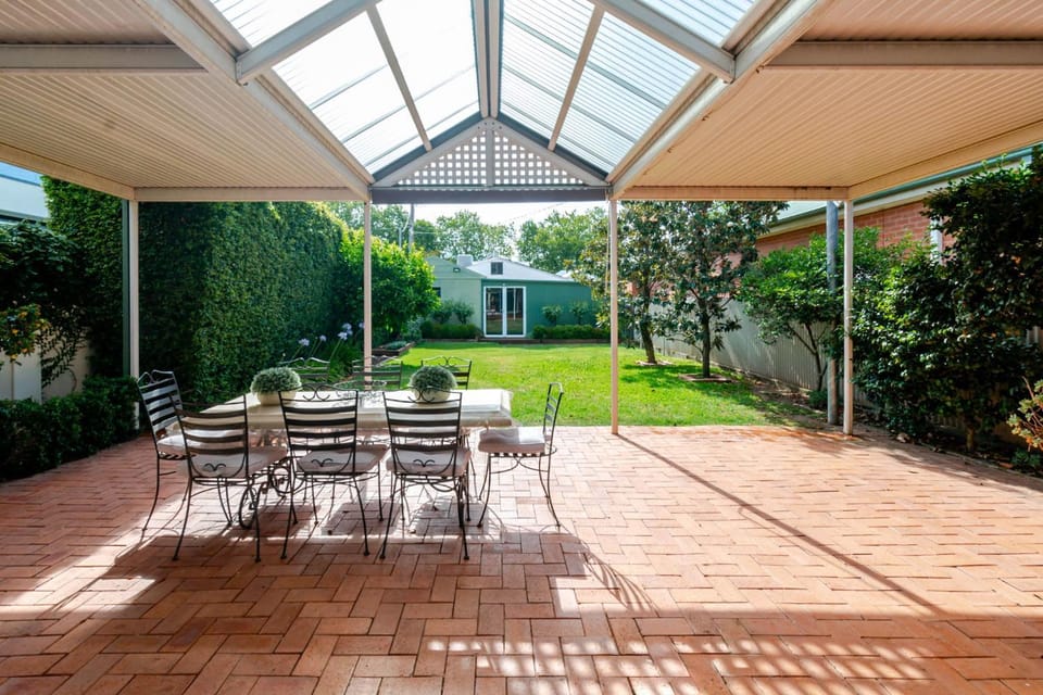 Garden, Dining area