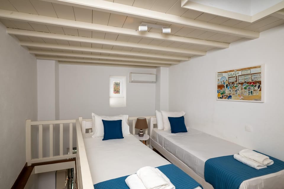 Bed, Bedroom, towels, air conditioner