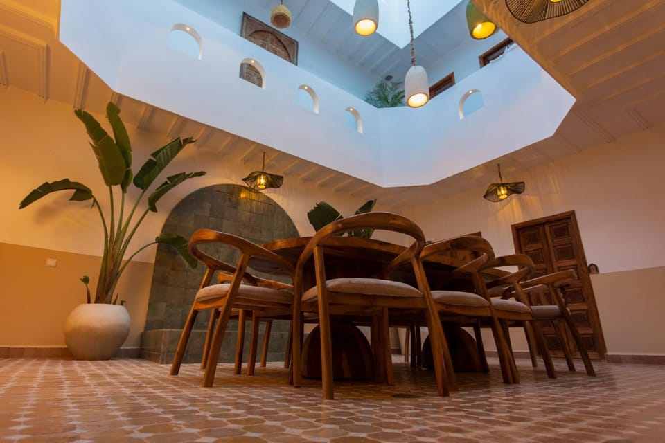 Riad KAMA Riad privatisé avec terrasse, bassin et 5 chambres House in Marrakesh