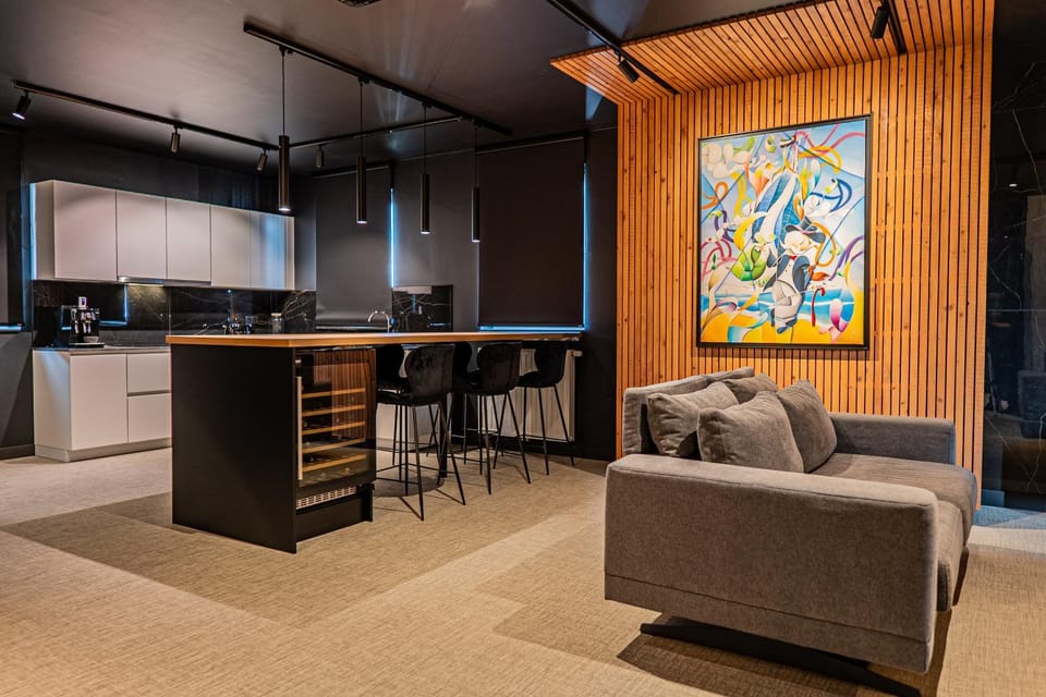Kitchen or kitchenette, Living room, Seating area, Dining area, minibar, pet friendly, stove