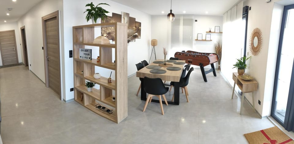 Living room, Seating area, Dining area