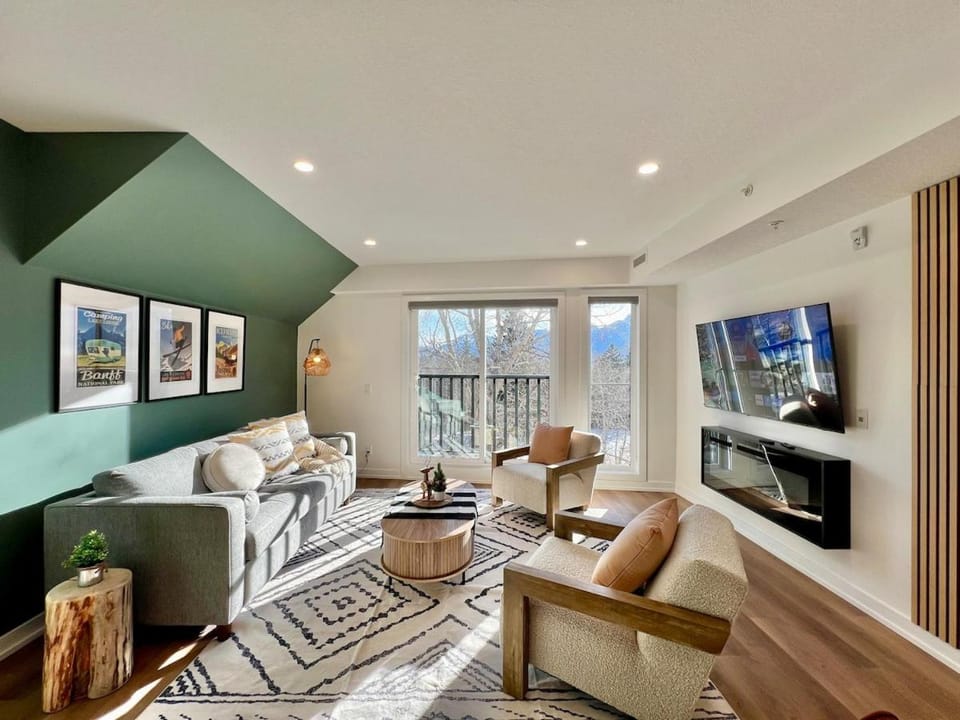 Communal lounge/ TV room, TV and multimedia, Living room, Evening entertainment