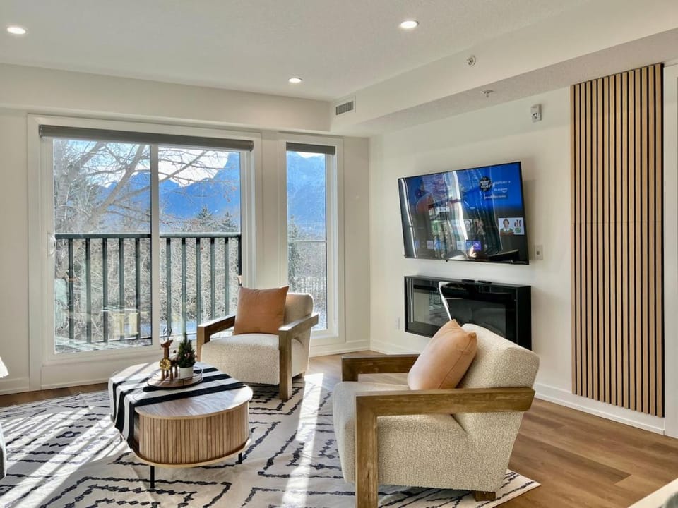 Communal lounge/ TV room, Living room, Seating area
