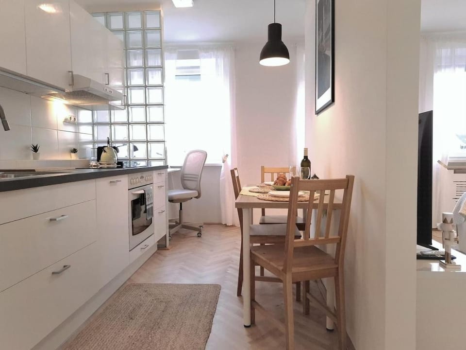 Kitchen or kitchenette, Dining area, dishwasher, stove