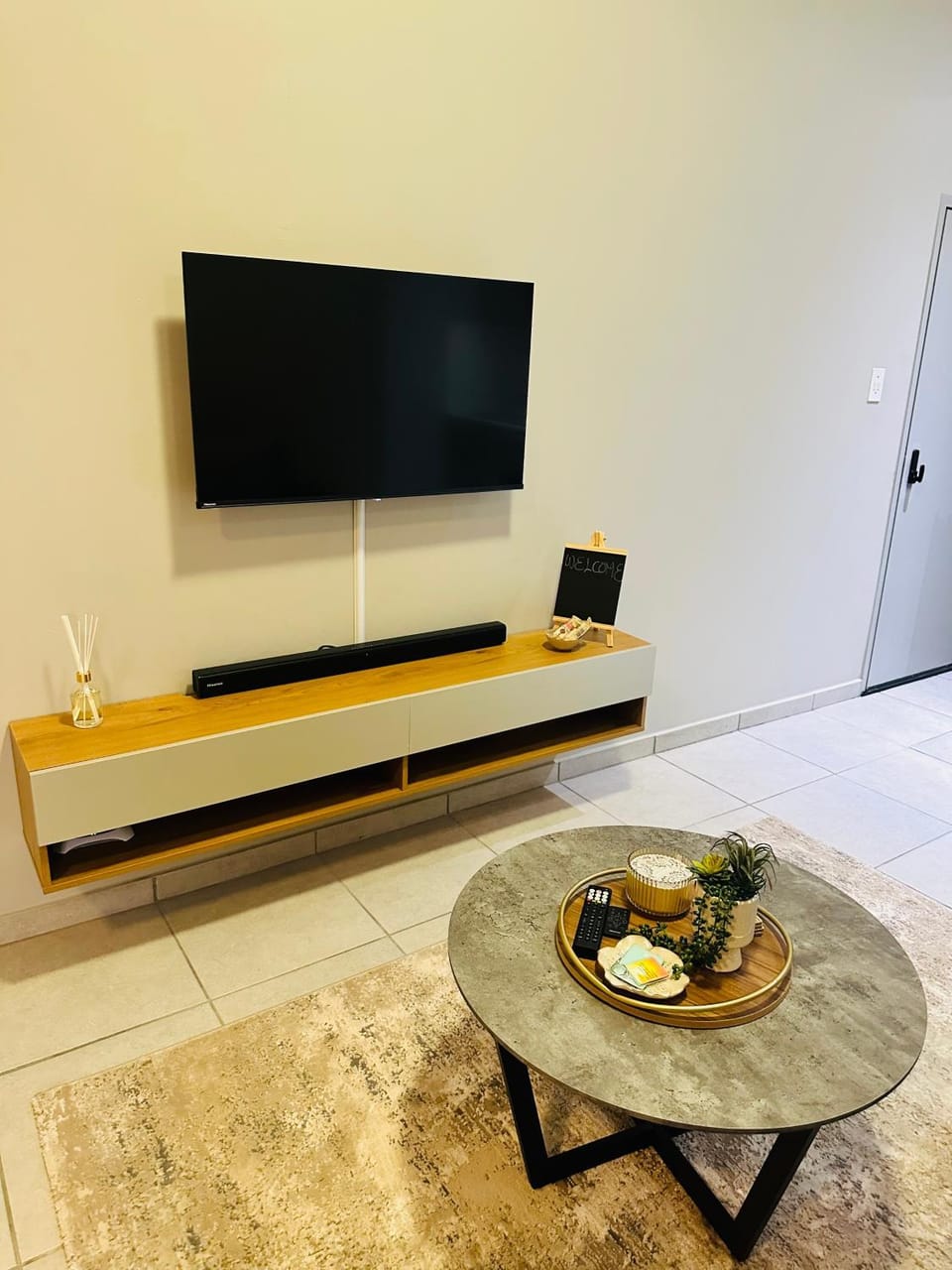 Rosebank Prime Access , Washer, Wi-Fi, Parking Apartment in Johannesburg