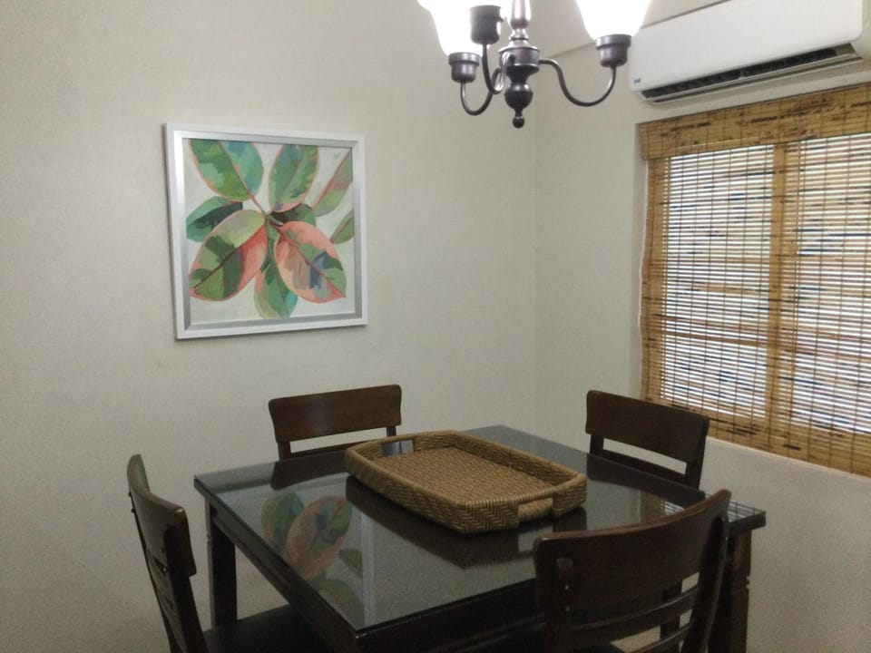 Ella's Park View Townhouse Crown Point Apartment in Crown Point
