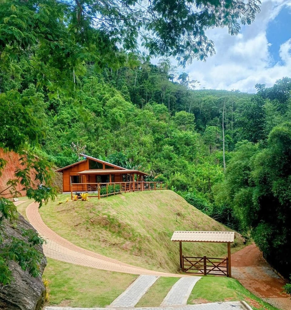 Casa do Alto House in State of Espírito Santo, Brazil