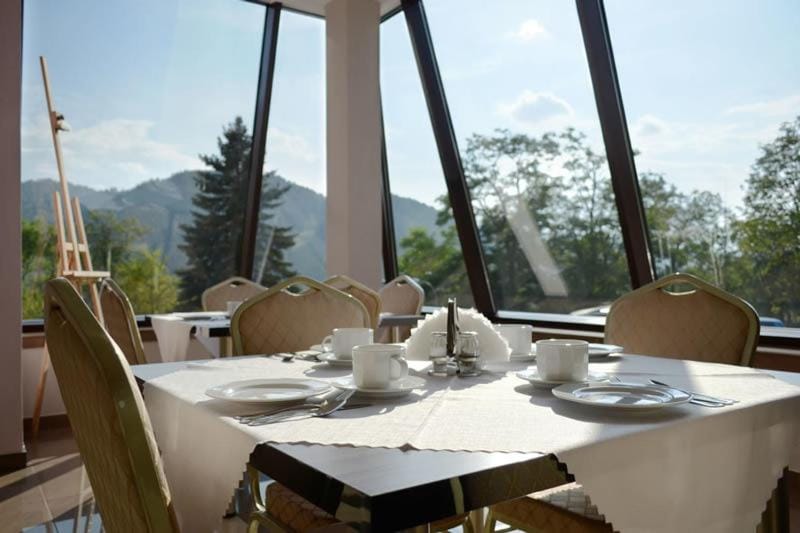 Property building, View (from property/room), Dining area, Breakfast
