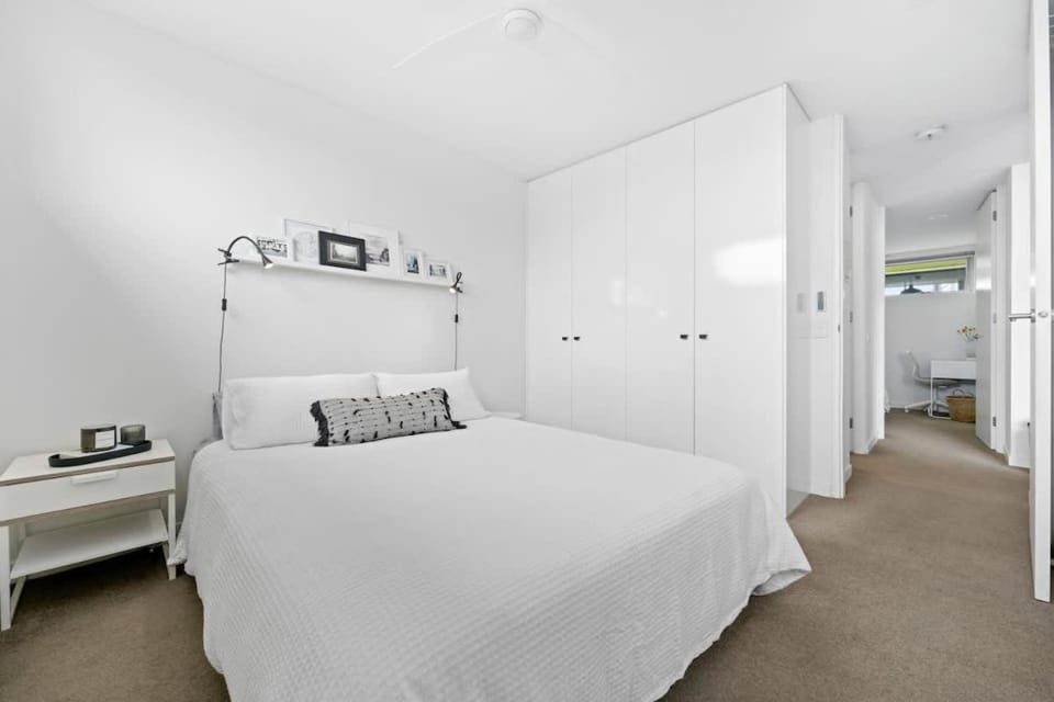 Refined Seddon Retreat in Coveted Locale plus parking Apartment in Melbourne