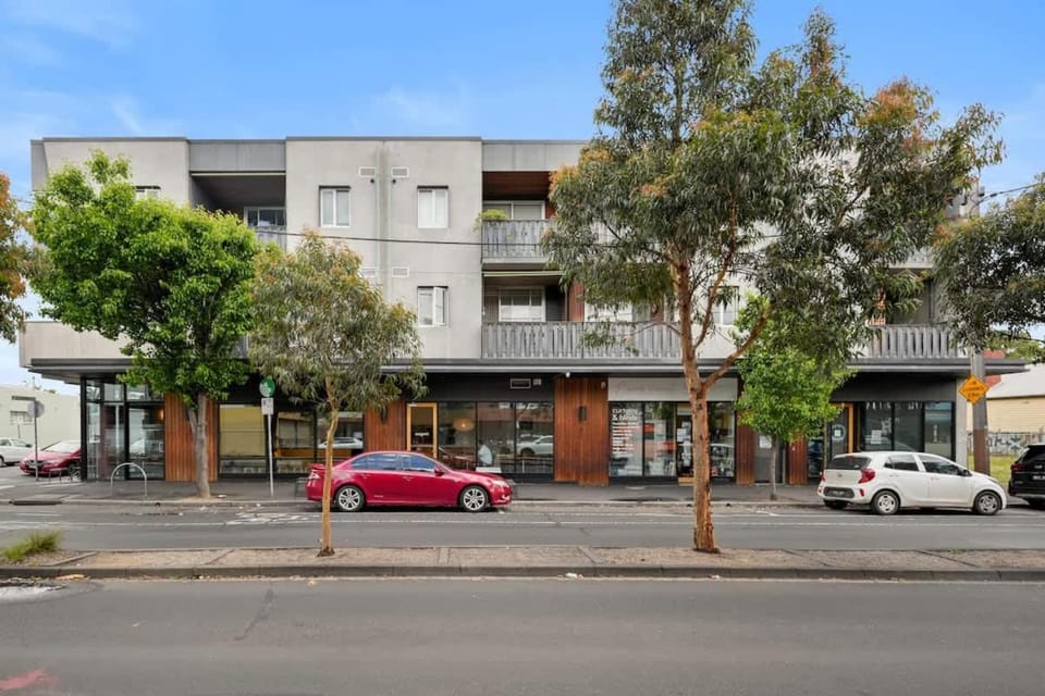 Refined Seddon Retreat in Coveted Locale plus parking Apartment in Melbourne