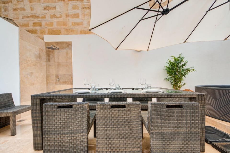 New 3BDR Luxury Seaside Home with Heated Jacuzzi - Best Location in Sliema Apartment in Sliema