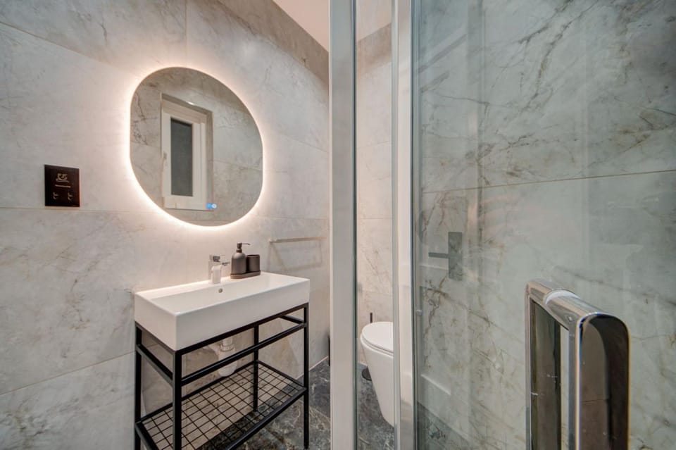New 3BDR Luxury Seaside Home with Heated Jacuzzi - Best Location in Sliema Apartment in Sliema