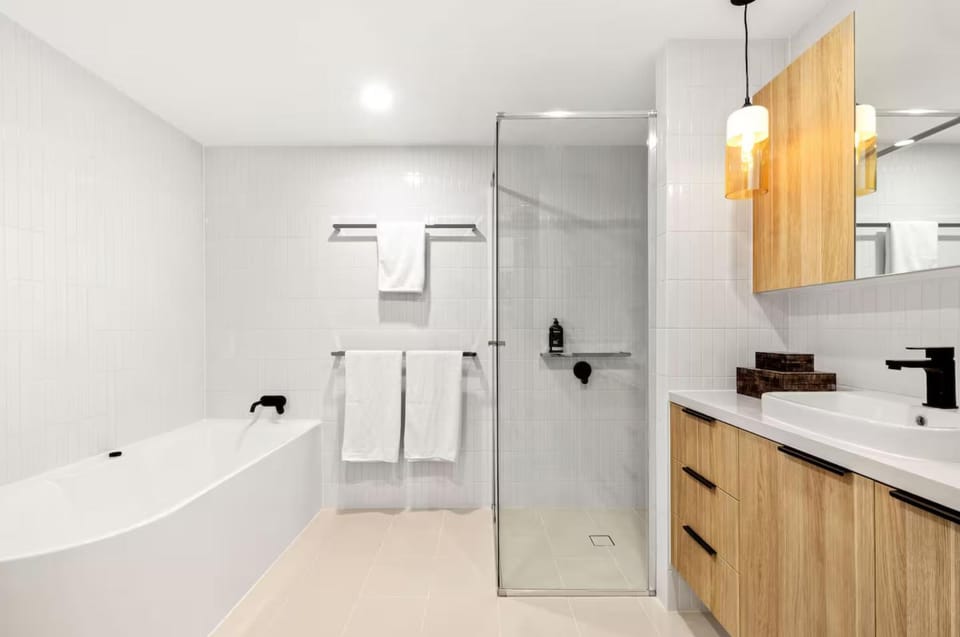 Shower, Bathroom, Bath, towels