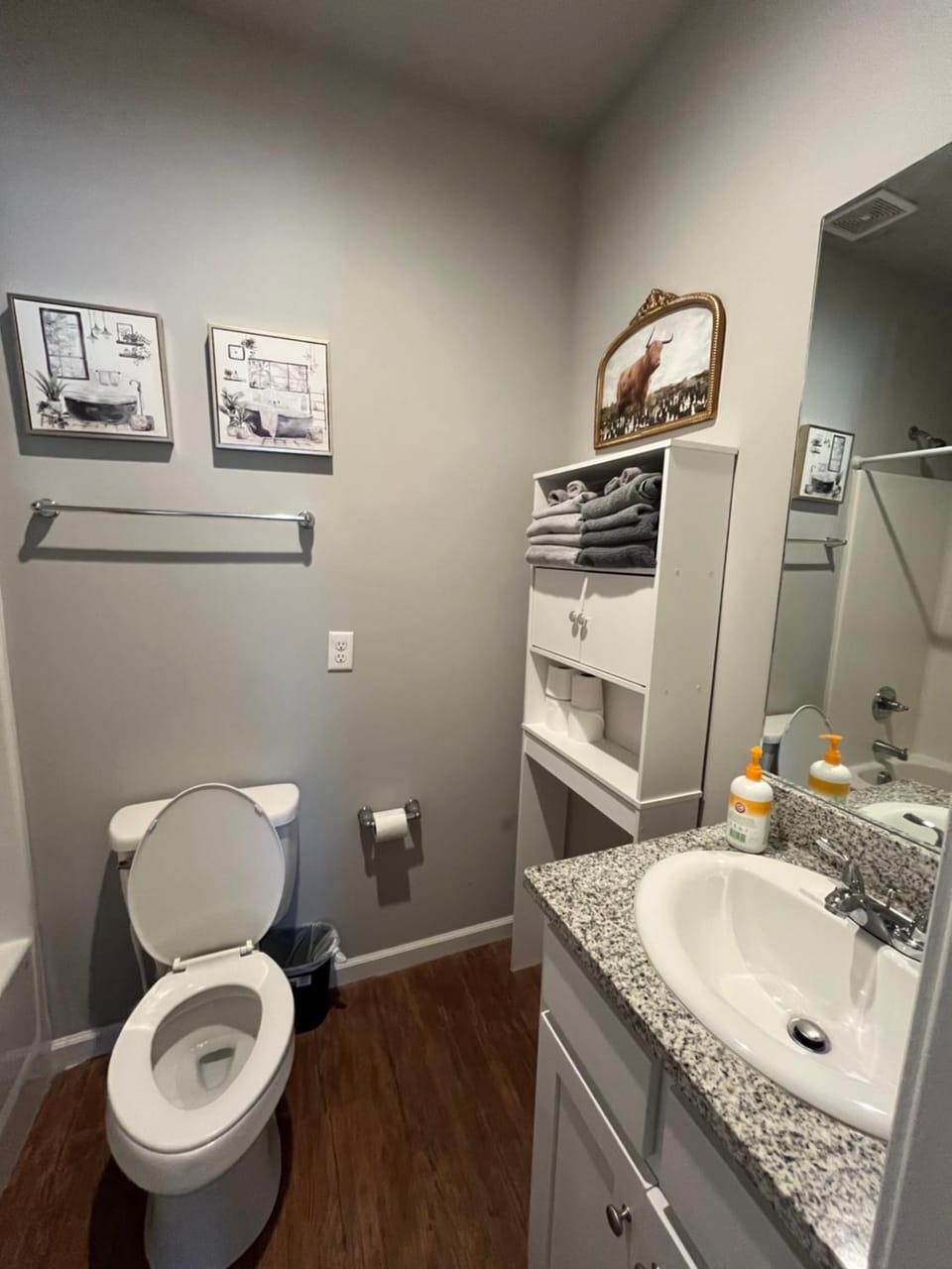 2BR Home Near VSU & Moody AFB Sleeps 6 Guests Apartment in Valdosta