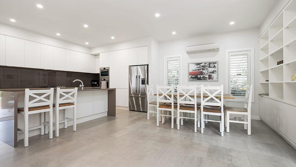 Kitchen or kitchenette, Dining area, pet friendly, stove