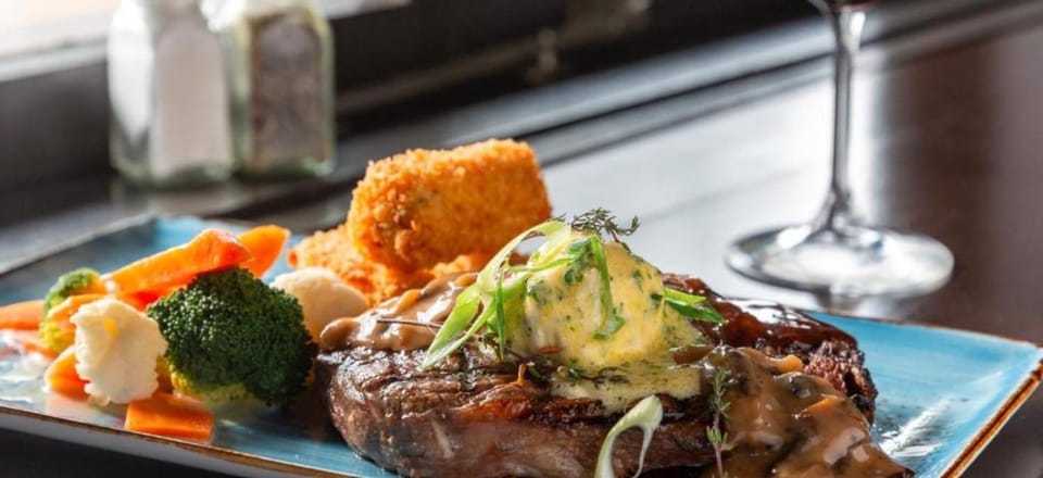 Restaurant/places to eat, Food, Entertainment, Dinner, Drinks