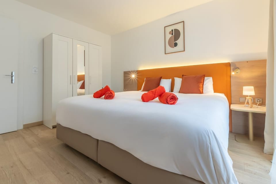 Bed, Photo of the whole room, Bedroom, wardrobe