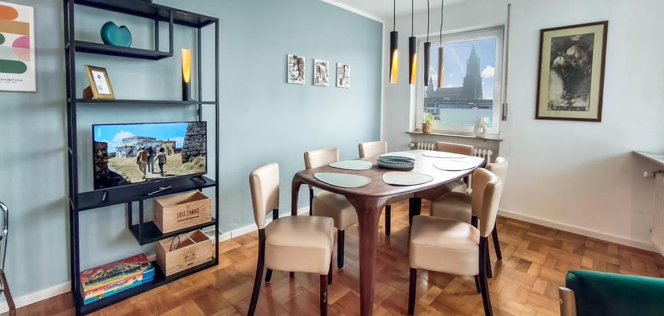 Communal lounge/ TV room, Living room, Dining area, Evening entertainment