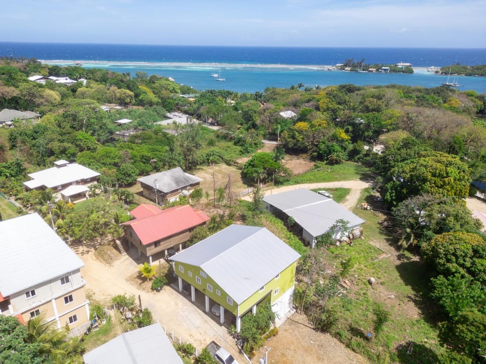 Lumora - Cozy 2-BD Condo in French Cay Apartment in Bay Islands Department