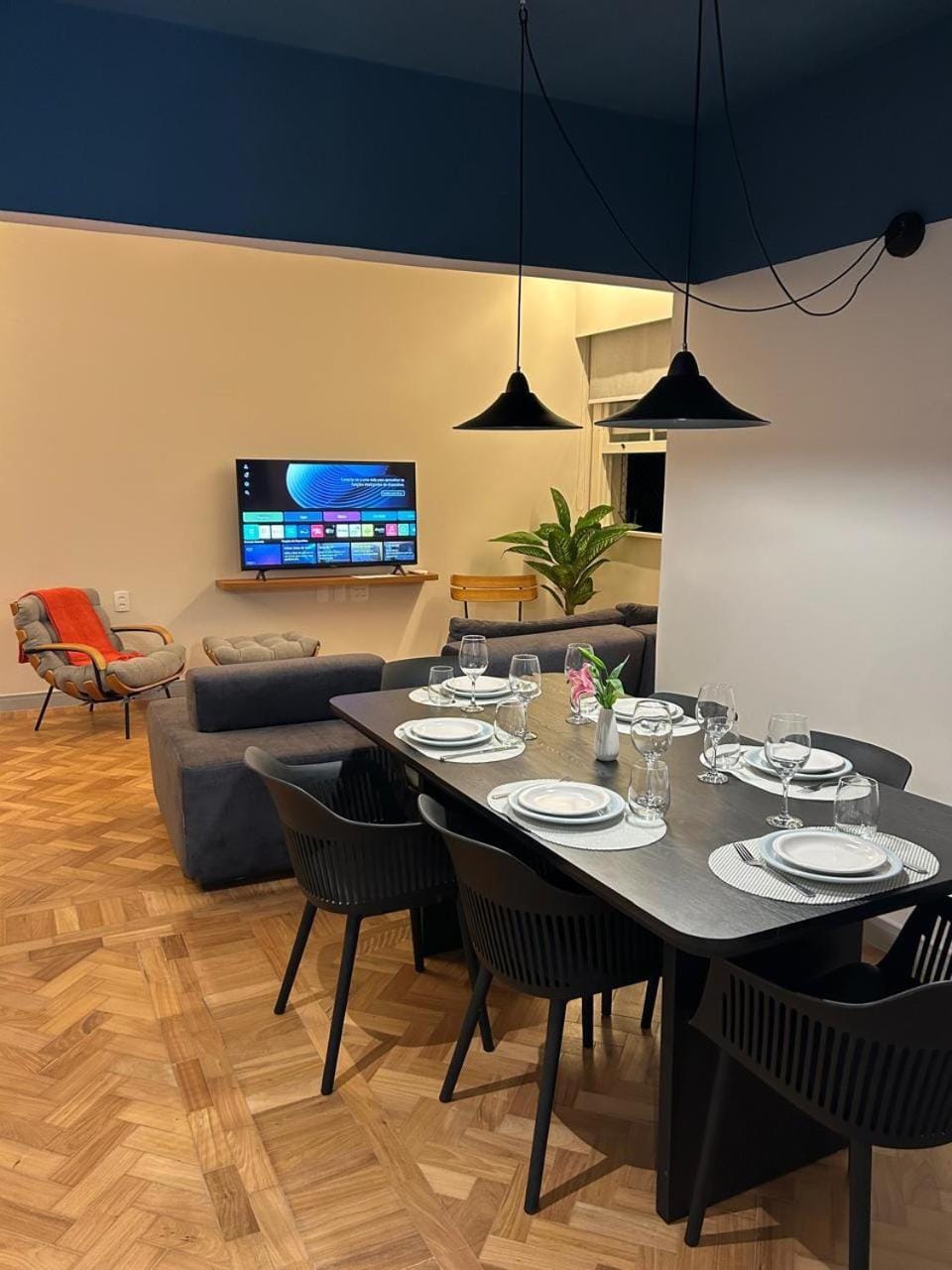Communal lounge/ TV room, TV and multimedia, Seating area, Dining area