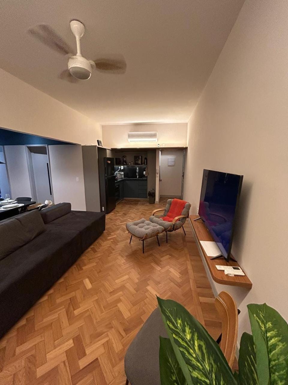 TV and multimedia, Living room, Seating area, air conditioner
