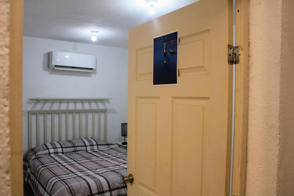 Bed, Bedroom, air conditioner