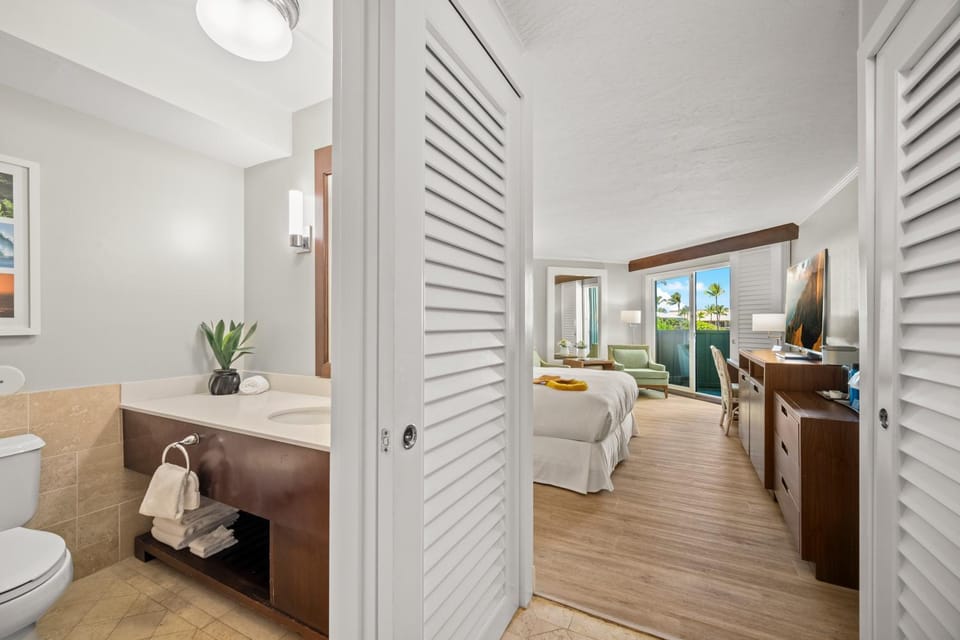 Oceanfront Paradise Room with Pool and Oceanviews Apartment in Kauai