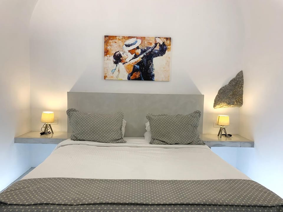 Bed, Photo of the whole room, Decorative detail, Bedroom