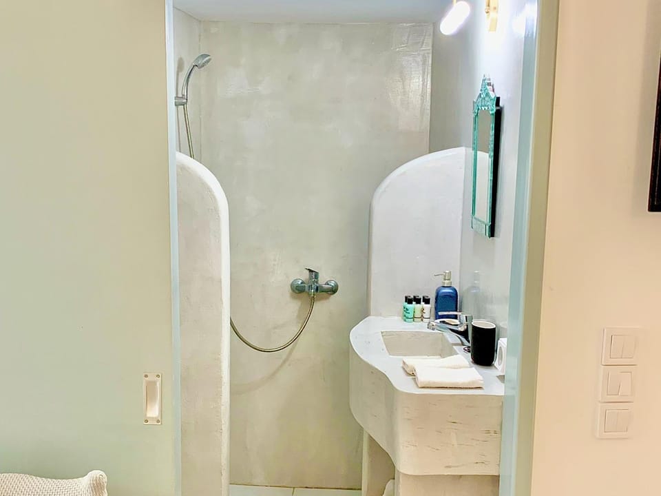 Shower, Bathroom, towels
